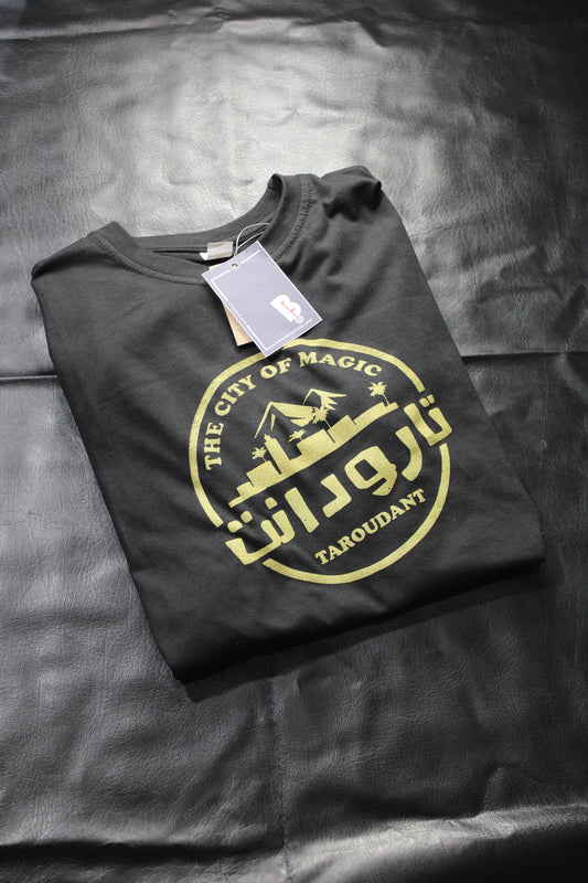 A T-shirt bearing the name of the city of Taroudant.
