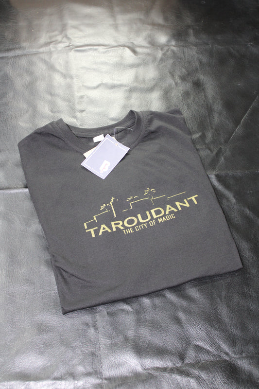 A T-shirt bearing the name of the city of Taroudant.